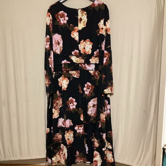 NWT Taylor Dresses black floral maxi dress Size 24W (runs large) - Picture 2 of 9